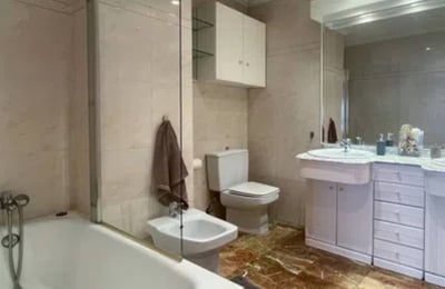 Location longue durée d’un duplex spacieux, 210 m², avec 4 chambres et une cheminée, Elche, Espagne